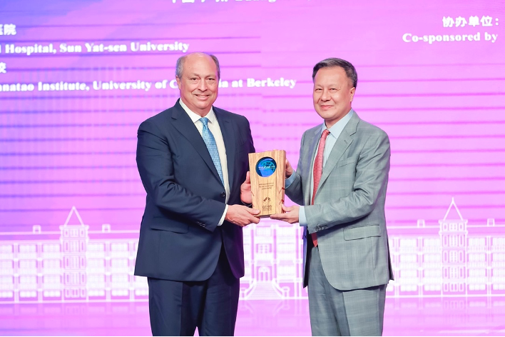 David Lindeman and collaborator holding award